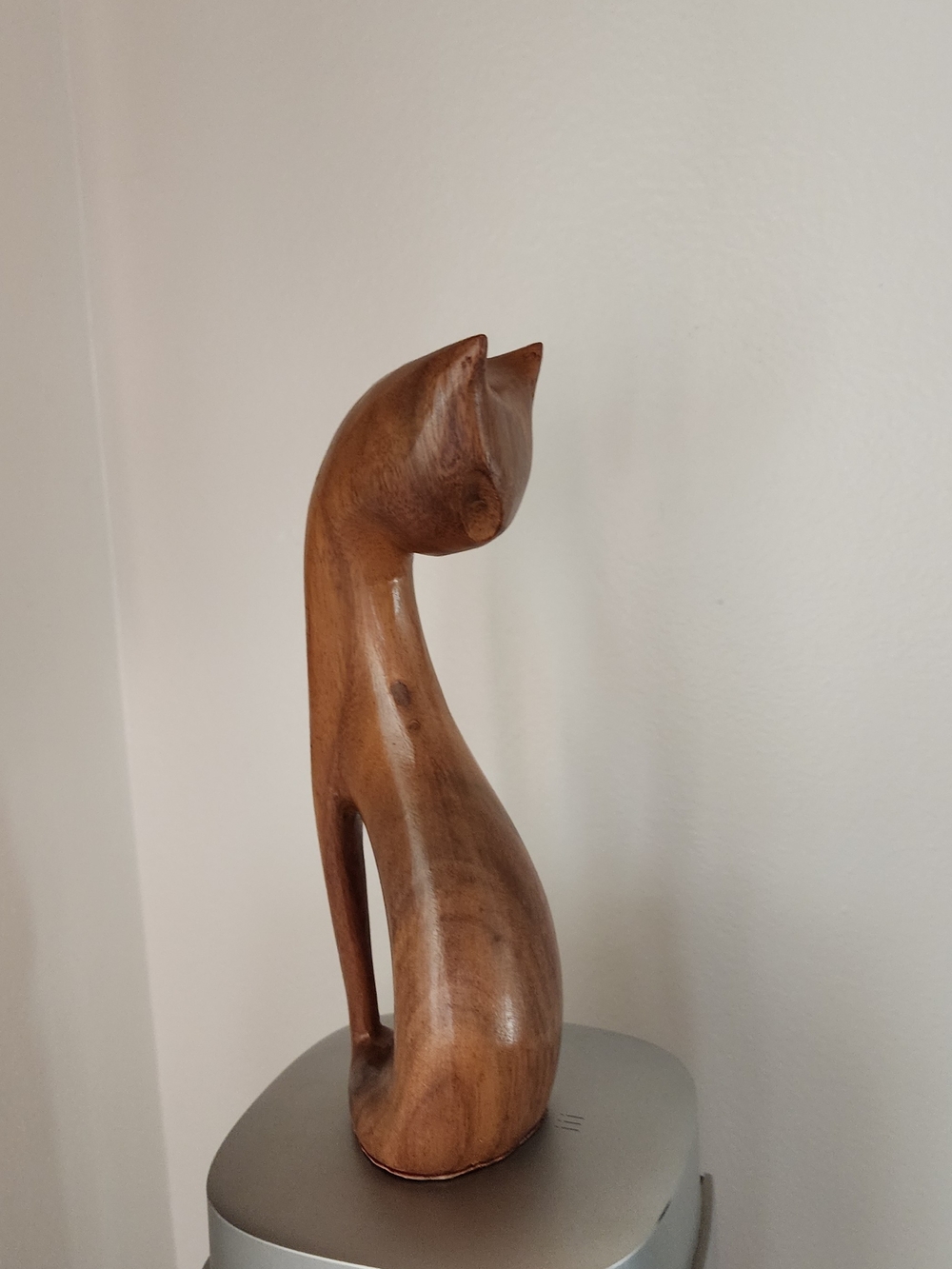 MCM Carved Wooden Cat Sculpture - Warm Brown Finish - Picture 3 of 8